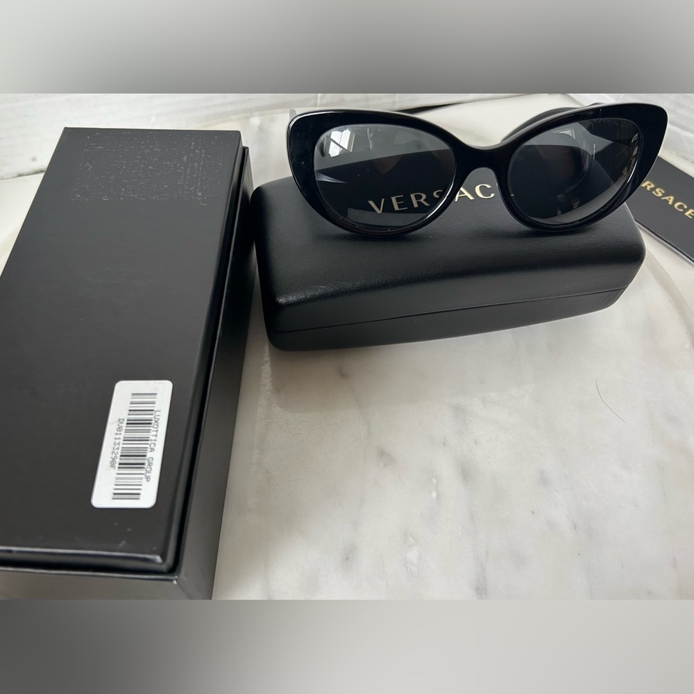 NEW VERSACE BLK CAT EYE, GOLD HARDWARE, ORIGINAL BOX, BOOKLET, MICROFIBER CLOTH - Picture 5 of 10